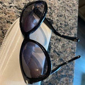 Sunglasses- Marc Jacobs’s sunglasses ‘like’ new- worn 1 time